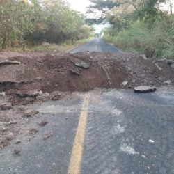 GN finge ignorar destrucción de carretera a Coalcomán
