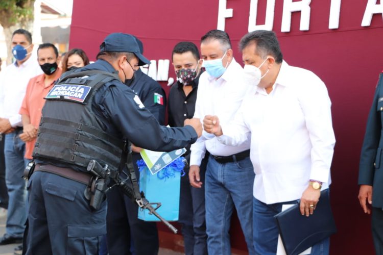 Se fortalece seguridad de Apatzingán con nueve unidades para patrullaje