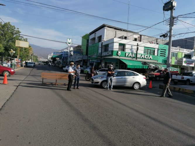 Con bloqueo, trabajadores del poder judicial demandan pago de quincena 
