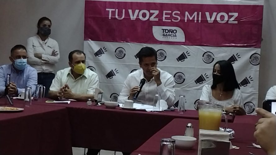 Diputados de Morena son sólo "levanta-dedos" de AMLO: García Conejo