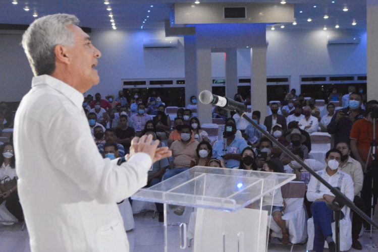 "Sectores público y privado deben ir de la mano en Michoacán": Cristóbal Arias Solís