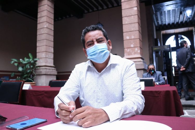 Reforzar legislación para proteger a trabajadores de salud propone Ángel Custodio