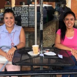 Mujeres aspirantes priísta y perredista se reúnen en privado