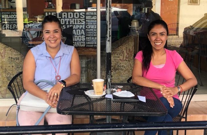 Mujeres aspirantes priísta y perredista se reúnen en privado