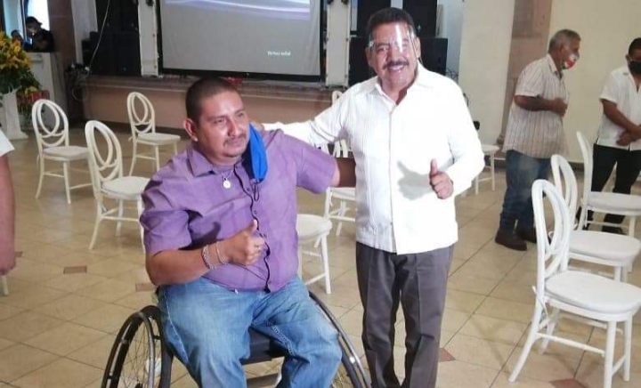 Ángel Custodio atiende gestiones de apatzinguenses