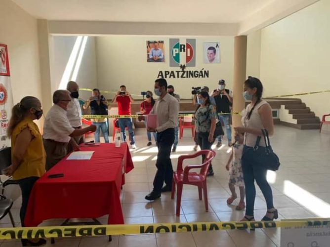 Uriel Chávez, es precandidato del PRI a la alcaldía, en Apatzingán