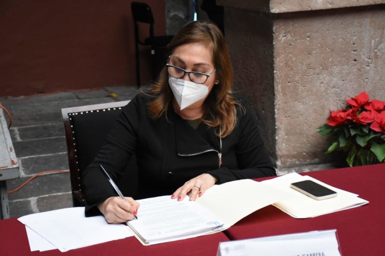 Cubrebocas, básico para evitar contagios de Covid-19, asegura Cuquita Cabrera
