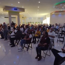 Cristóbal Arias en Apatzingán; lo reciben cientos de personas