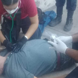 Muere hombre por paro cardíaco, en plena calle