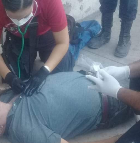 Muere hombre por paro cardíaco, en plena calle