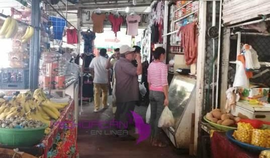 Comerciantes de Apatzingán se sujetan a medidas anti Covid-19
