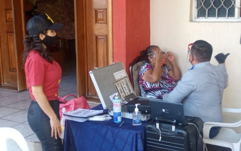 PT celebra campaña de salud visual, en Apatzingán