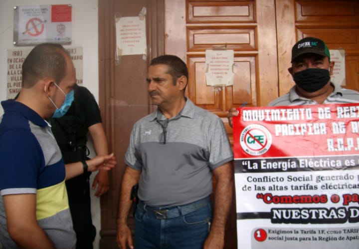 Sigue restringido acceso a palacio de Apatzingán