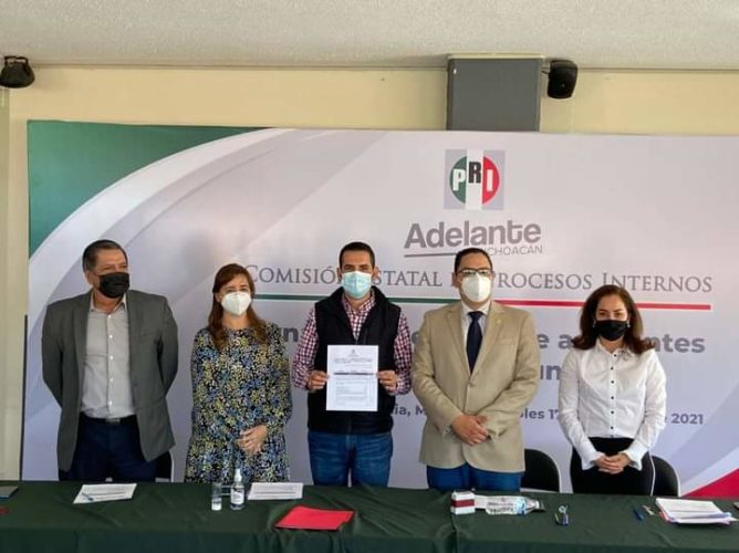 PRI-Michoacán entrega constancia oficial como candidato a Uriel Chávez Mendoza