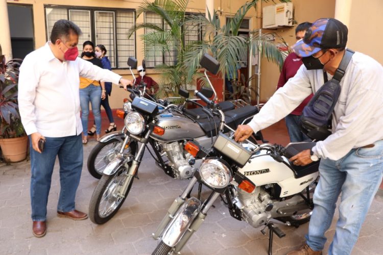 Entrega JLCL motocicletas a Desarrollo Urbano