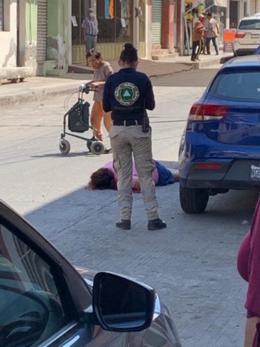 Acribillan a mujer en céntrica calle de Apatzingán