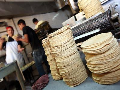 Aumenta a 23 pesos precio del kilo de tortilla en Apatzingán.