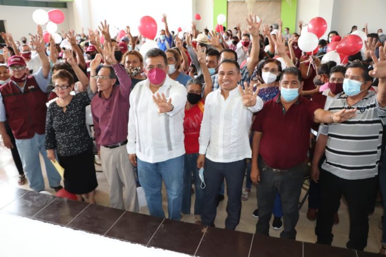 Fundadores de Morena en Apatzingán, arropan a JLCL