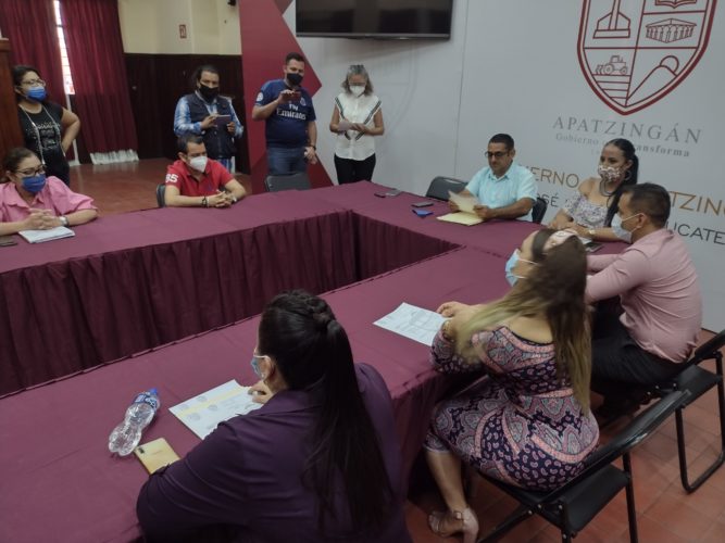 Obtiene licencia alcalde de Apatzingán y dos regidores