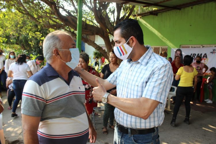 Diferencias son nuestra fuerza de unión, dijo Uriel Chávez en oficinas del PRD; luego visitó colonias