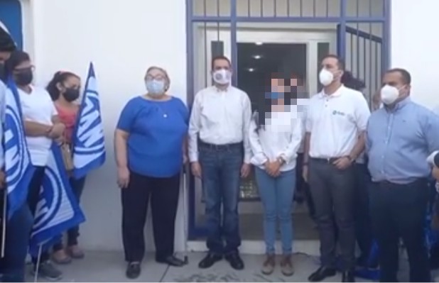 Uriel Chávez visita la sede panista y compromete aula en Hacienda de la Huerta