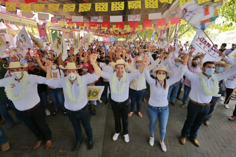 Ante miles de ciudadanos, Carlos Herrera exhibe a "gobernantes borregos y agachones de Morena"