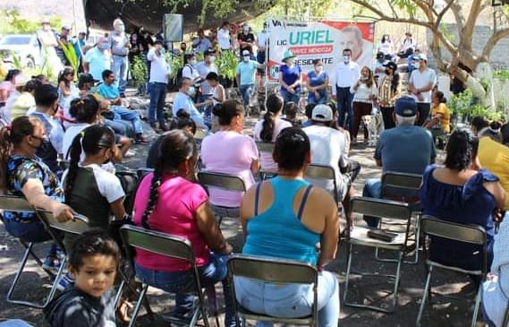 Habitantes de la colonia Mirador del Valle apoyan a Uriel Chávez Mendoza 