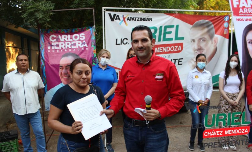 Pavimentar Privada El Jazmín, compromiso firmado por Uriel Chávez