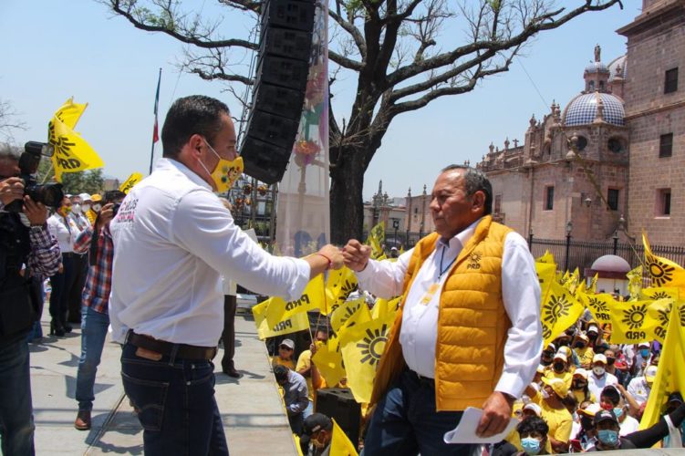 Políticos tradicionales morirían de hambre porque no saben trabajar: CHT