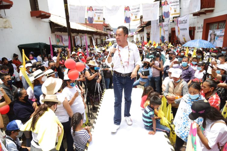 Miles de simpatizantes de Morena se han sumado con Carlos Herrera