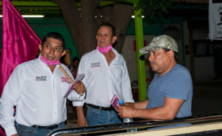 Conquista Aldo Gutiérrez a trabajadores del rastro y a miembros del ejido Apatzingán