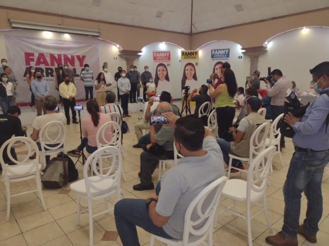 Disfraza Fanny Arreola un evento político como "rueda de prensa"