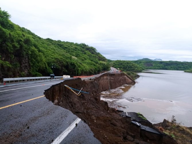 Apertura temporal de la autopista Siglo 21