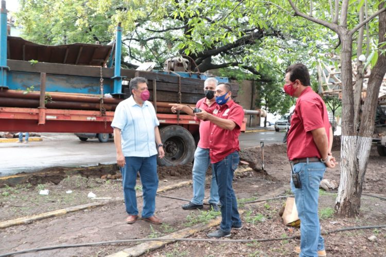 Perforan pozo profundo en colonia Independencia de Apatzingán