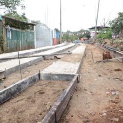 Gobierno de Apatzingán mejora los accesos a Acahuato