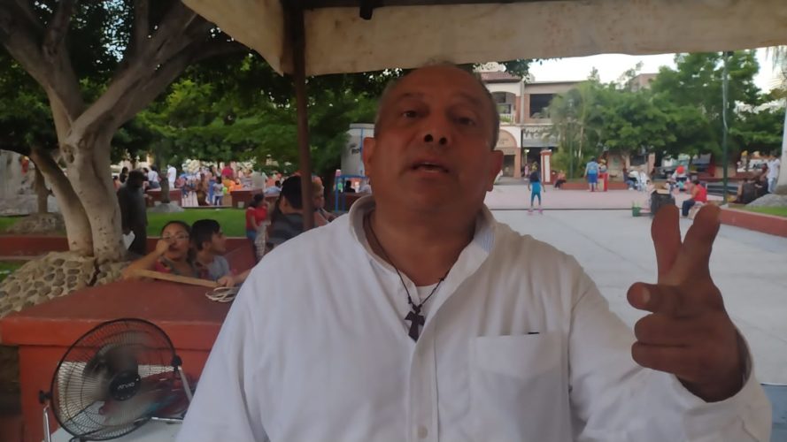 Ya no hay campañas y ni un político ha aportado víveres en beneficio de Aguililla: Padre Goyo