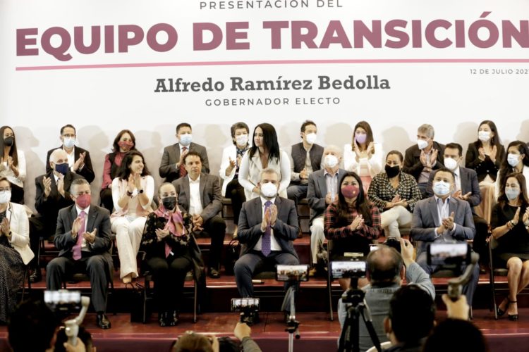 Bedolla prepara transición con equipo plural