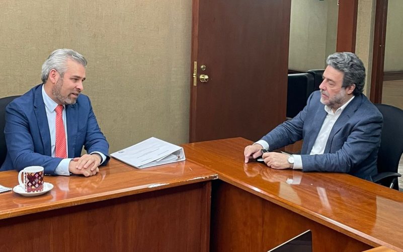 Bedolla analiza con SEP suficiencia presupuestal en universidades