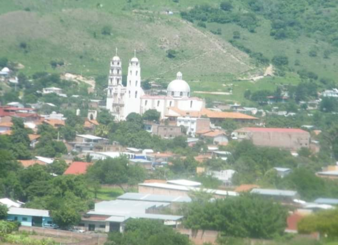 Hoy, misa para la reconciliación, a un costado del cuartel de Aguililla