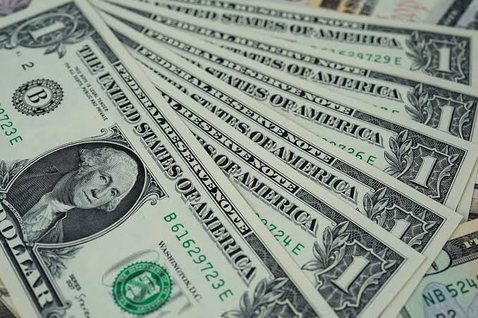 El peso se deprecia hoy, frente al dólar