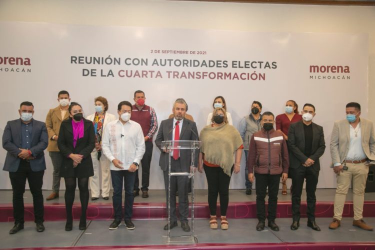 Celebra Bedolla adhesión de alcaldes de otras fuerzas políticas