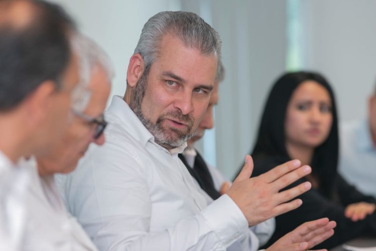 Enésima advertencia de Bedolla: habrá sanción legal a quienes vendan y compren bienes públicos