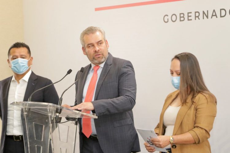 Bedolla convoca al magisterio a una nueva relación de entendimiento con su gobierno*