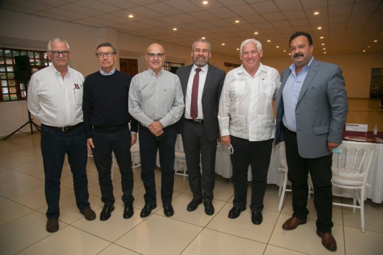 Bedolla conviene apoyos para el campo con la Seder