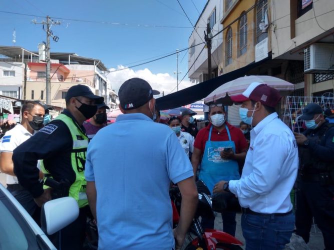 Va enésimo exhorto a comerciantes y taxistas a respetar espacios del mercado “López Rayón”