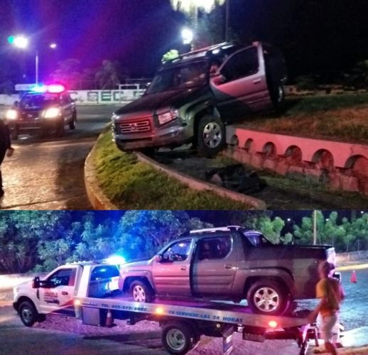 Apatzingán: Mujer Cabo del ejército impacta y sube con su camioneta al monumento de La Cultura