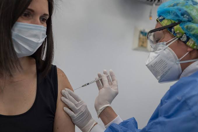 Jueves arranca aplicación de segunda dosis de Pfizer a rango 18 -29 años 