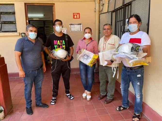 Apatzingán: dotan de aperos de seguridad laboral a personal del rastro