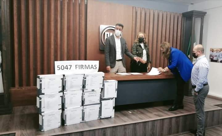 Entrega Cuquita Cabrera 5,047 firmas de apoyo para dirigir el PAN estatal