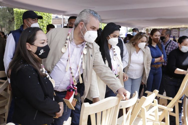 Artesanía michoacana se comercializará en Los Pinos: Ramírez Bedolla
